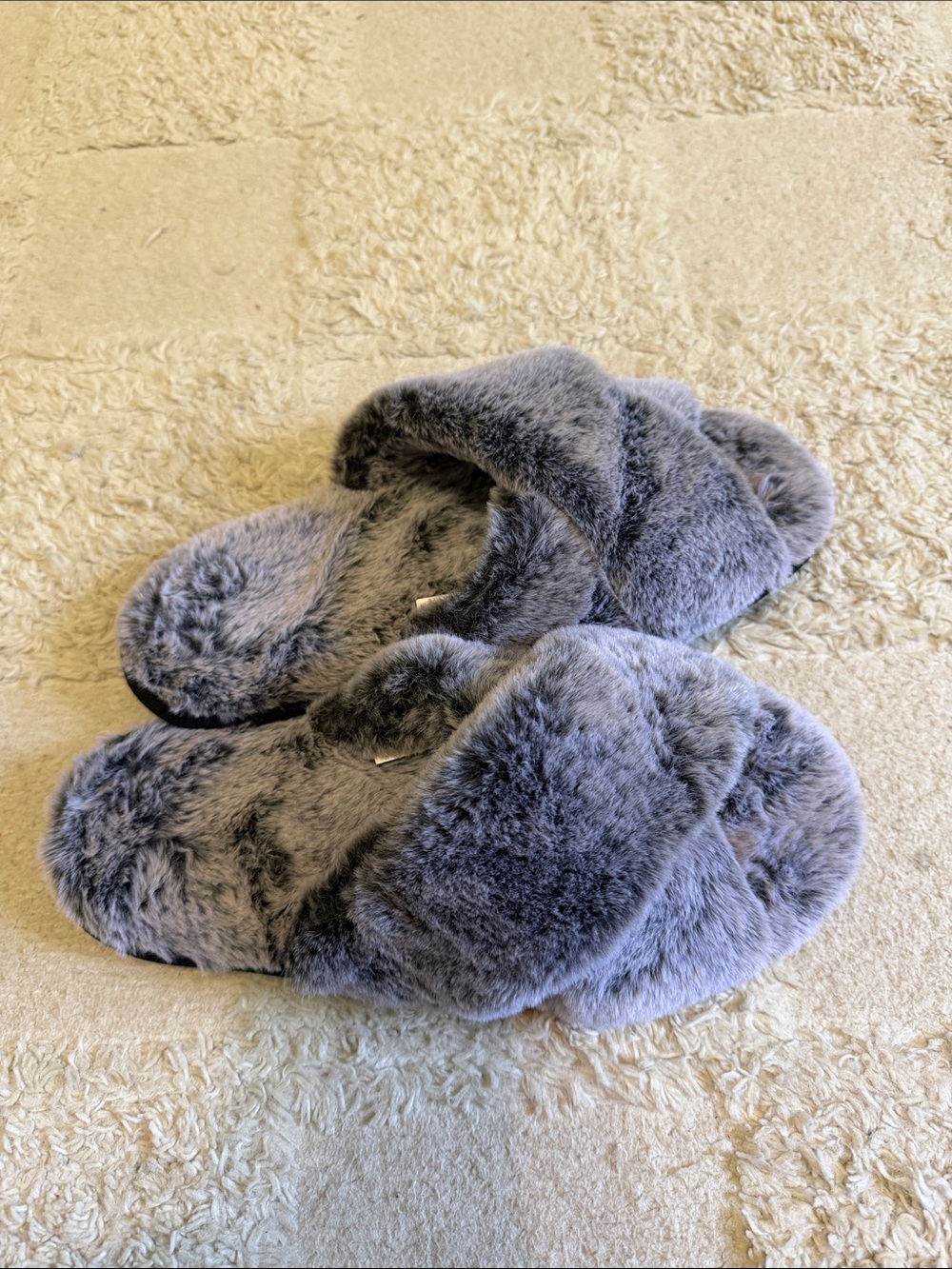 Women’s Plush Gray Faux-Fur Slide Slippers